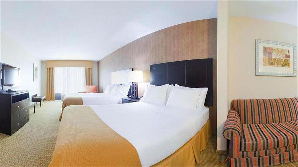 Express & By Ihg 2*