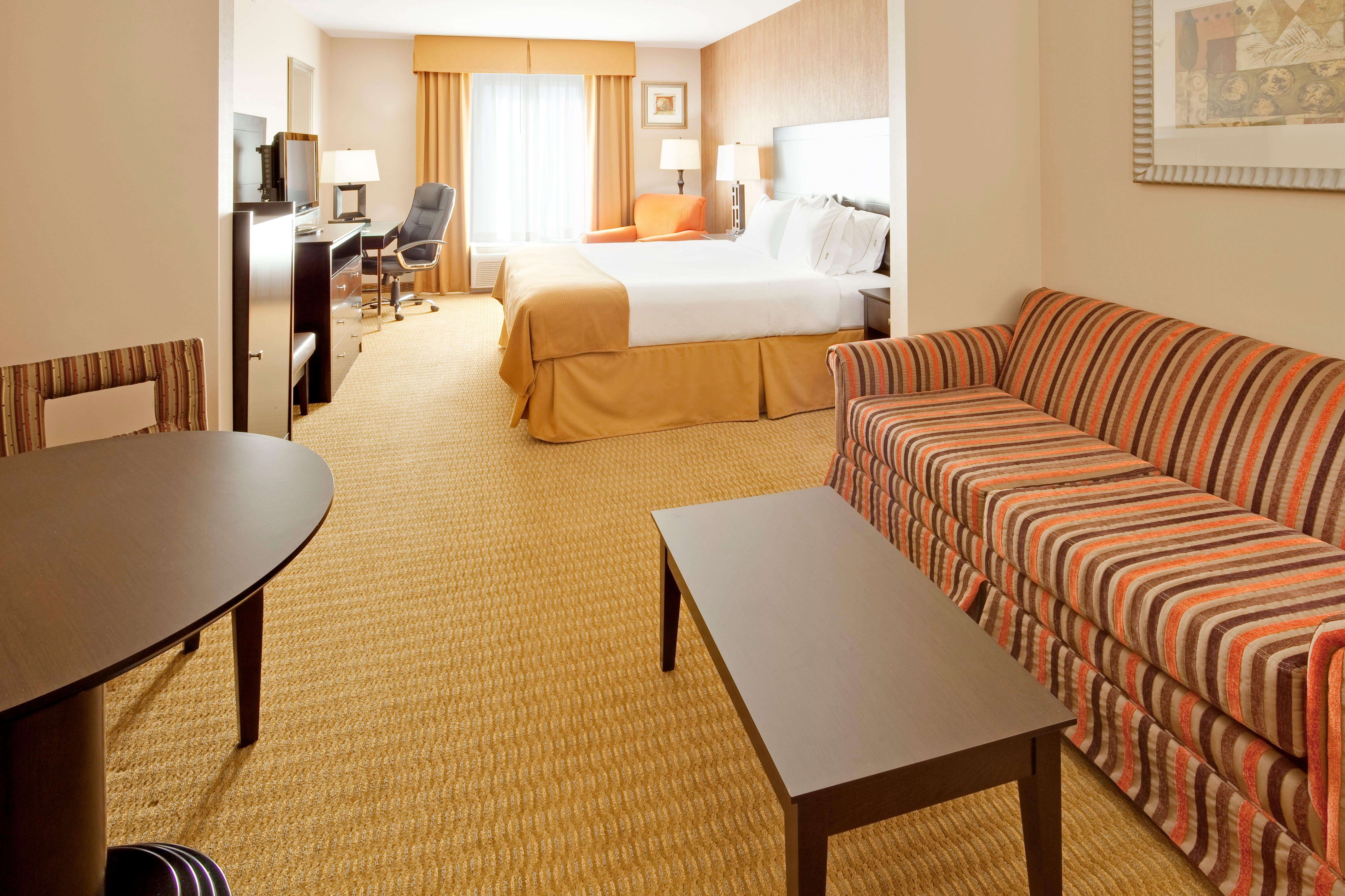 Hotel Holiday Express & By Ihg 2*