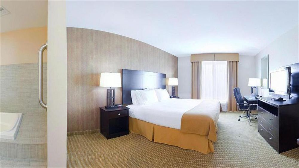 Express & By Ihg Hotel Lebanon